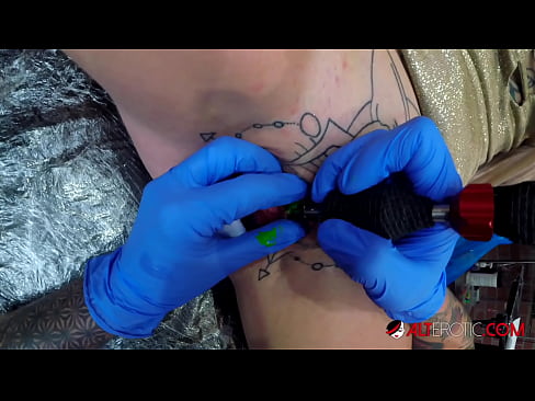 ❤️ Fìor tattooed hottie Sully Savage fhuair tattoo air a clitoris ️❌  Porno  aig gd.hentai-ita.ru ❌❤